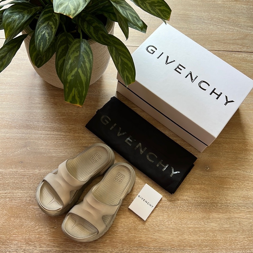 Givenchy Marshmallow Slide Sandal Size 38EU Cream